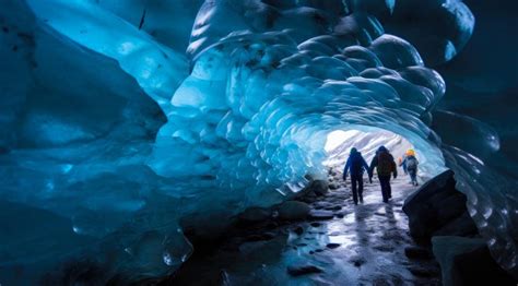 氷の洞窟 アイスランド 神秘と科学の交差点