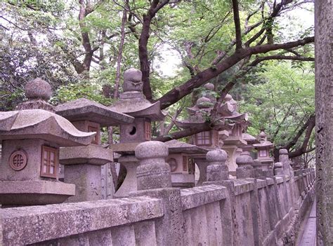 こんぴらさん 奥社：神々の遊び場と人間の祈りの交差点